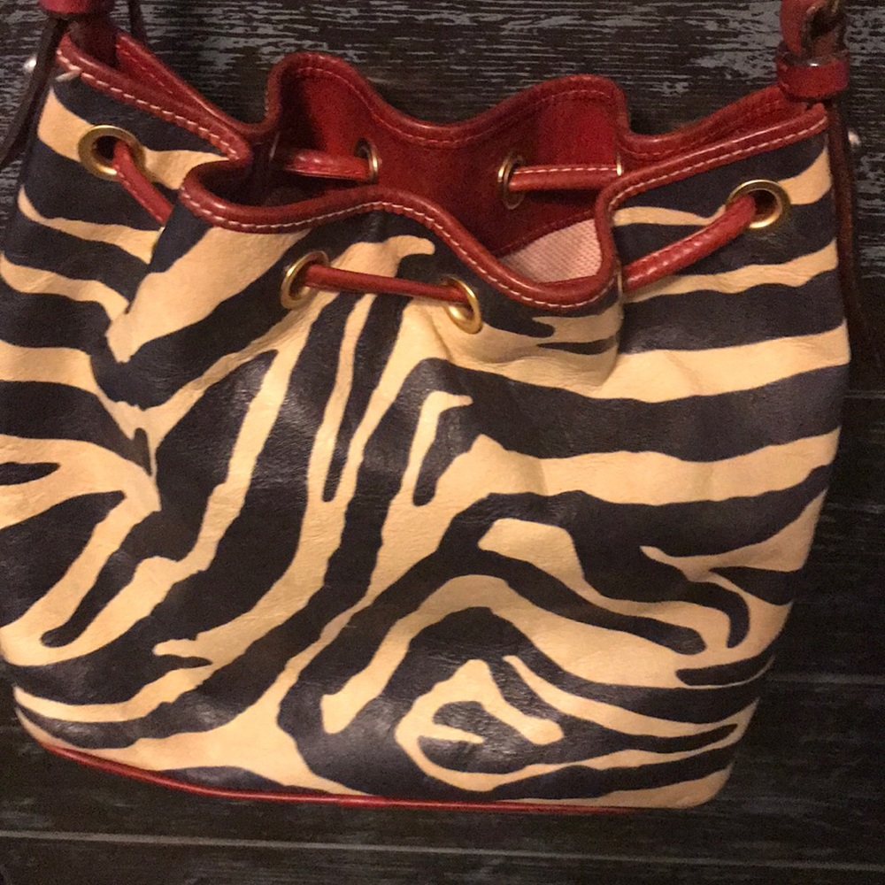 🌹Dooney and Bourke drawstring handbag🌹 - Picture 4 of 8